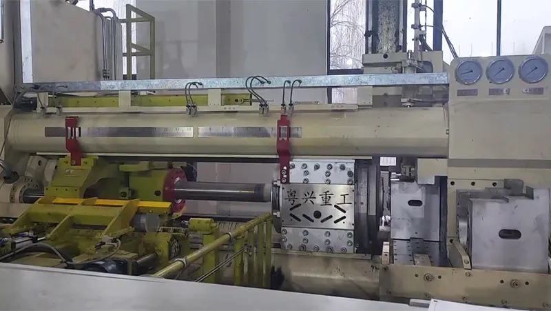 مكبس بثق ألومنيوم ذو شوط قصير 1650T